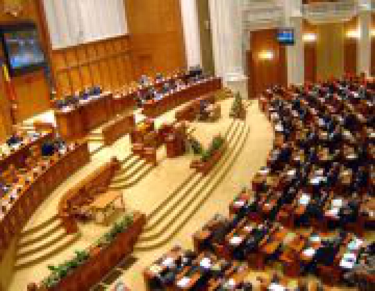 Rugaciune din nou, in Parlament.