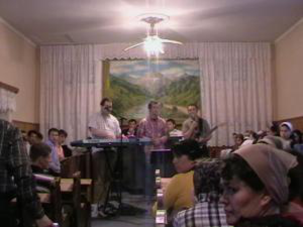 Intrunire de tineret la Biserica Penticostala Hidisel de Dobresti Bihor