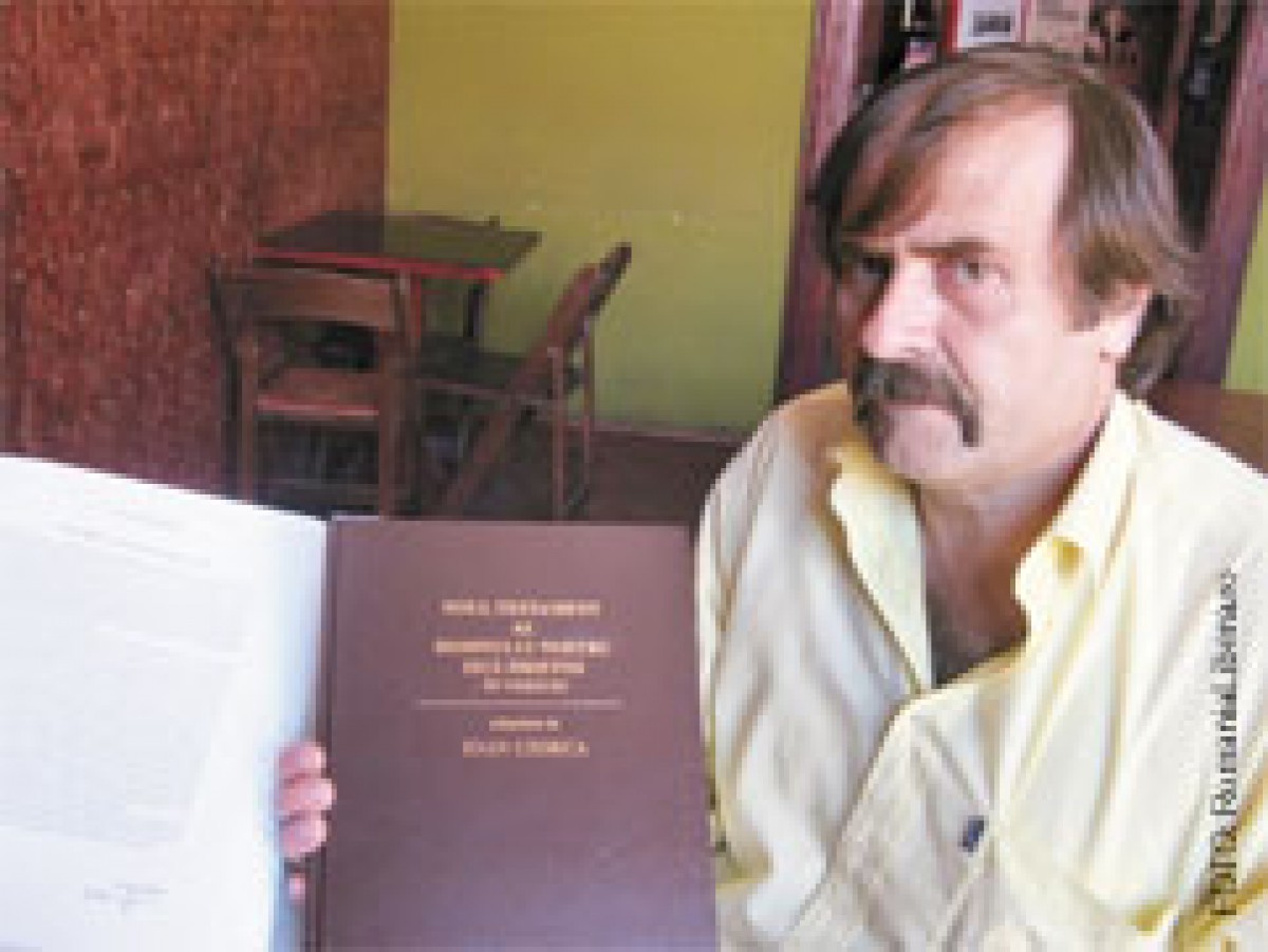 Un mecanic roman a scris "Biblia în versuri"