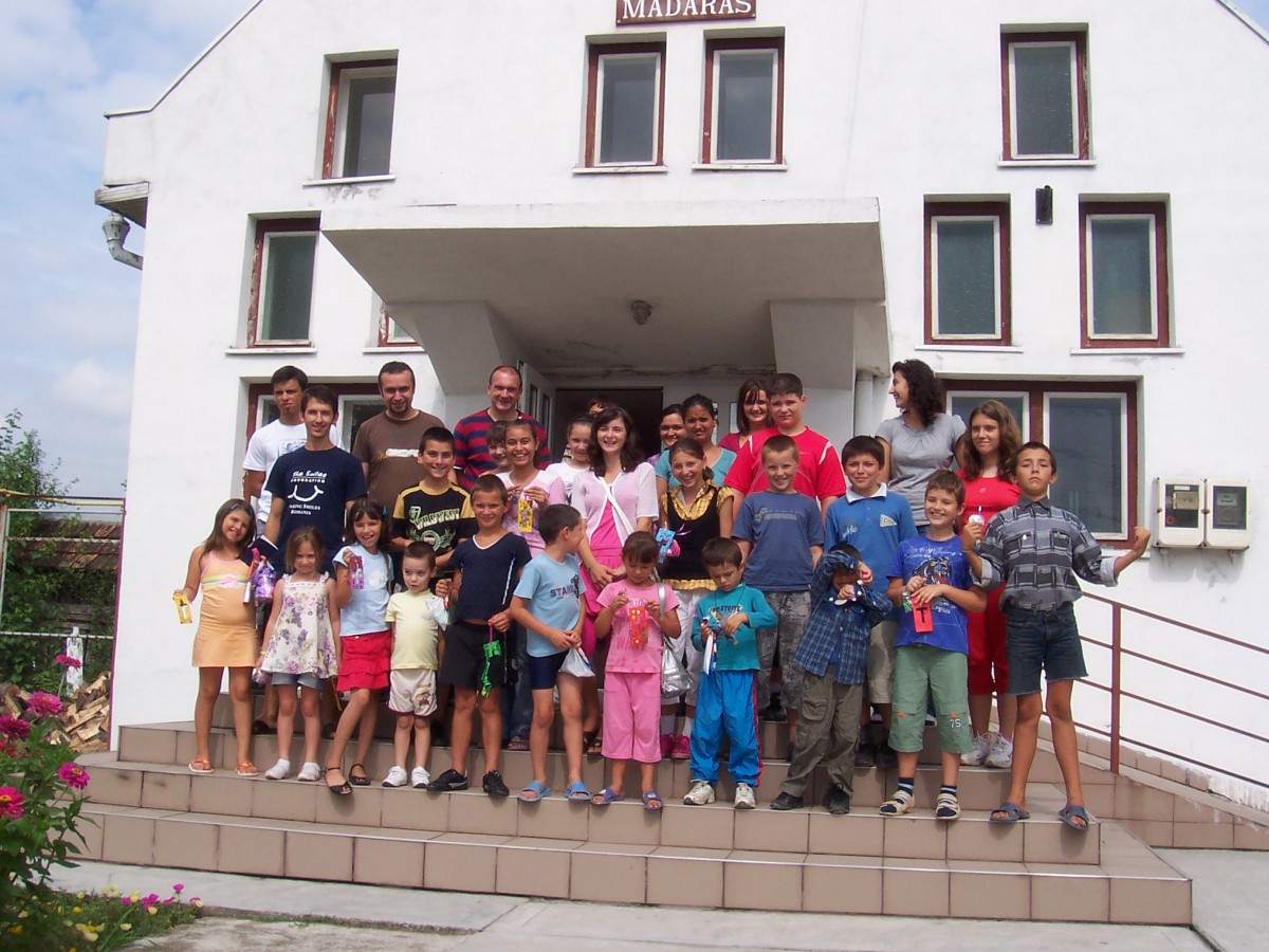 ZÂMBET INVOLUNTAR CU VOLUNTARII ASOCIAŢIEI SMILES
