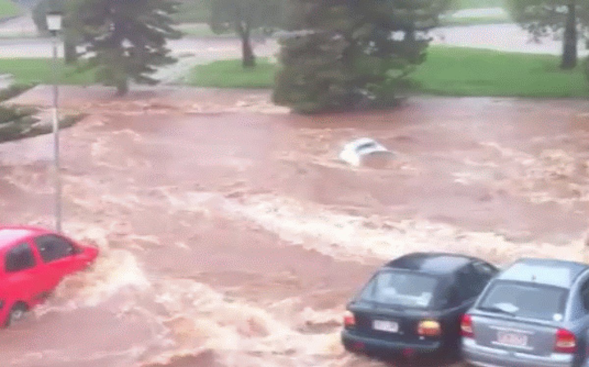 Video incredibil - inundatiile din Australia