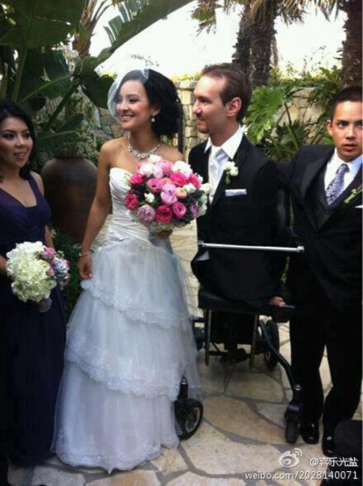 VIDEO: S-a căsătorit bărbatul fără mâini și picioare – Nick Vujicic