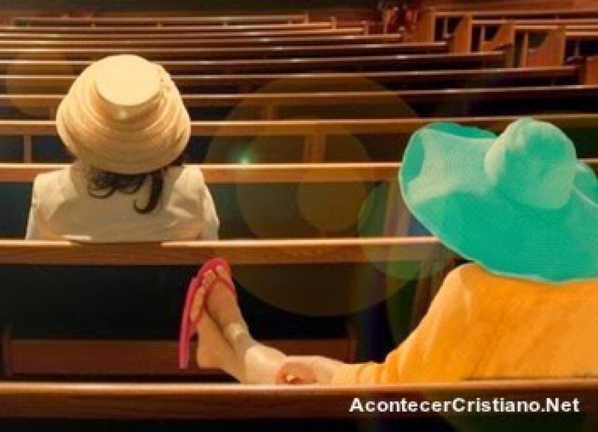 Un pastor american ia atitudine: “Nu mai exista rusine si nici decenta ” – pantaloni scurti, slapi si tricouri murdare in Biserica…